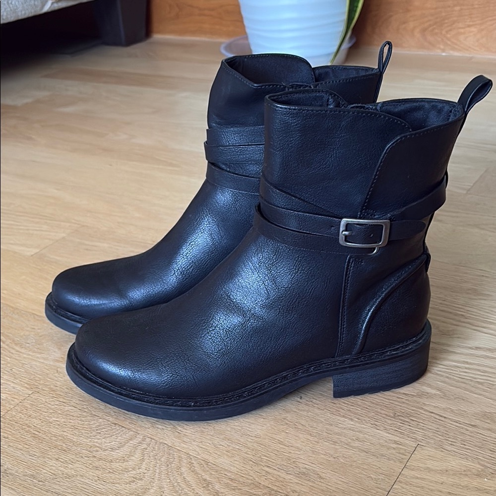 Baretrap Black Leather Ankle Boots with zipper